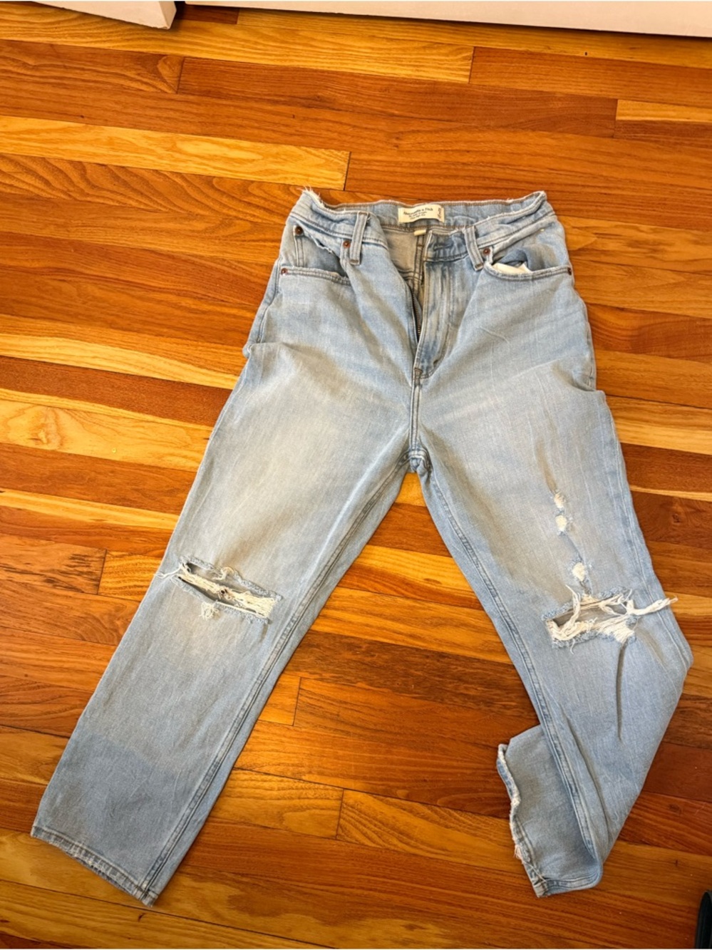Light Blue Abercrombie Distressed Women’s Cropped Jeans